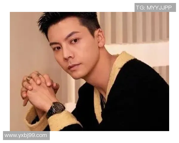 足球明星陈伟霆的传奇之路与球场背后的故事揭秘